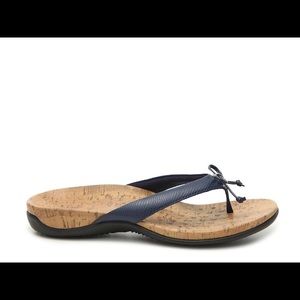 kelby toe post sandal vionic